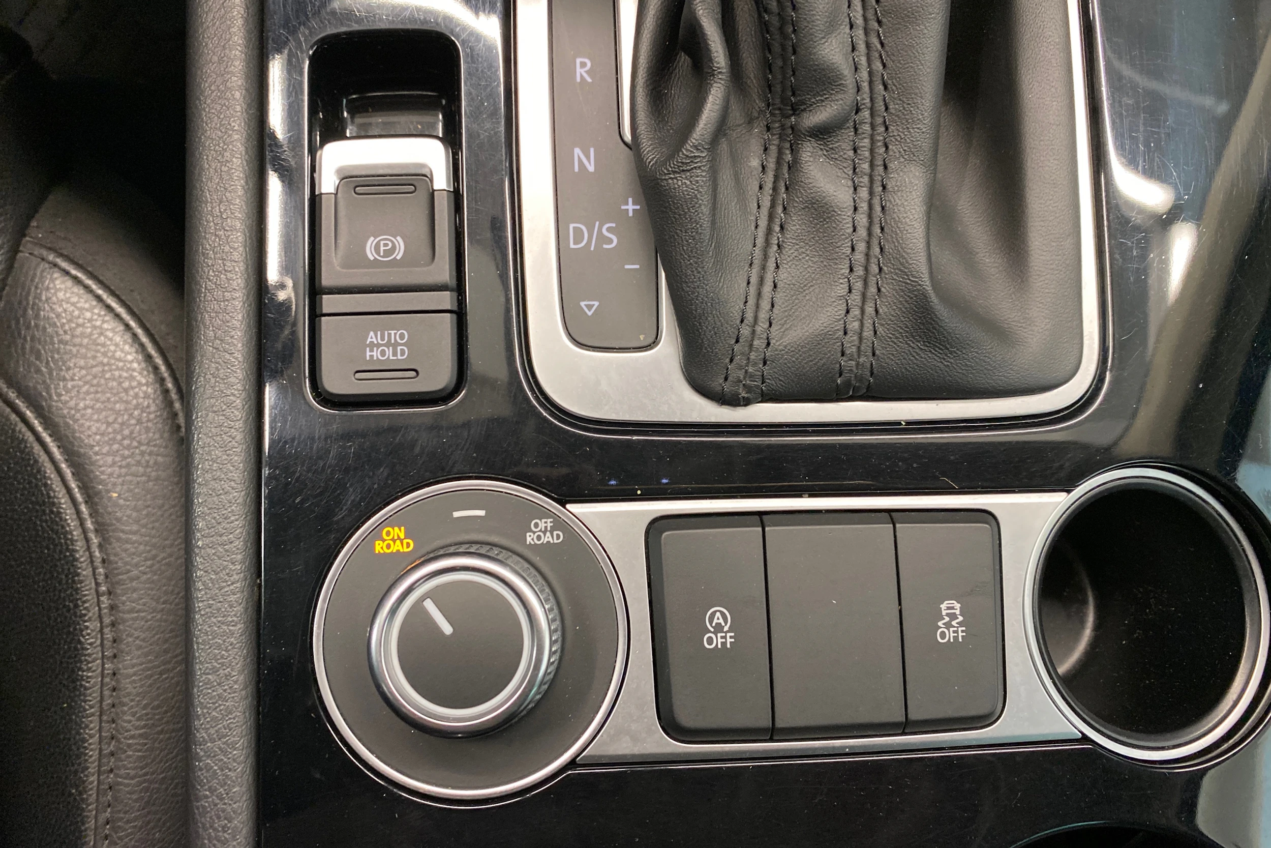 Harmaa Volkswagen TOUAREG 2015 kuva 28.