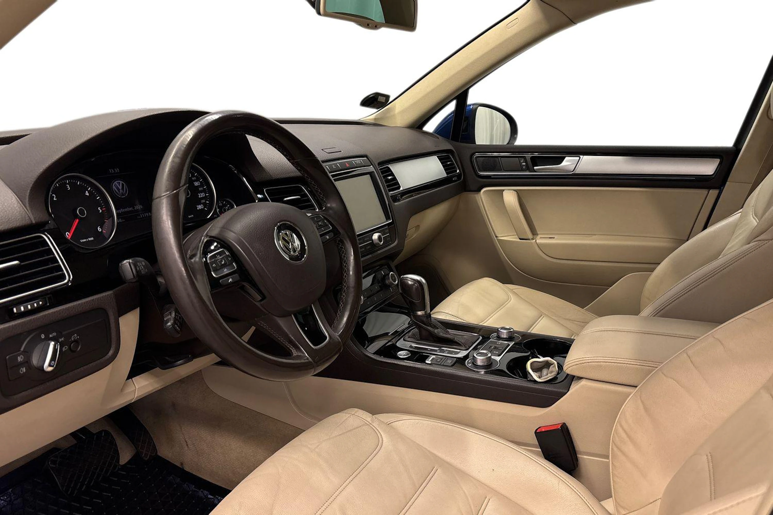 sininen Volkswagen Touareg 2015 kuva 6.