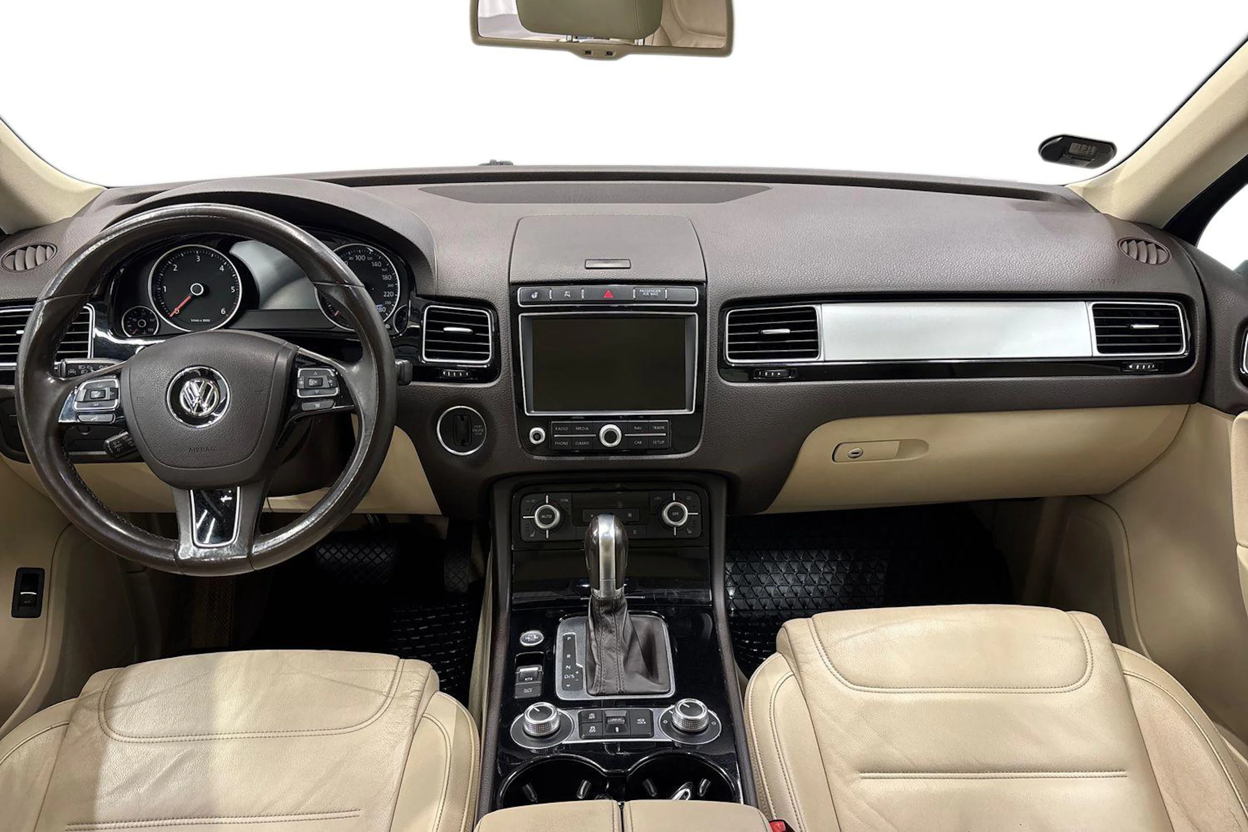 sininen Volkswagen Touareg 2015 kuva 7.