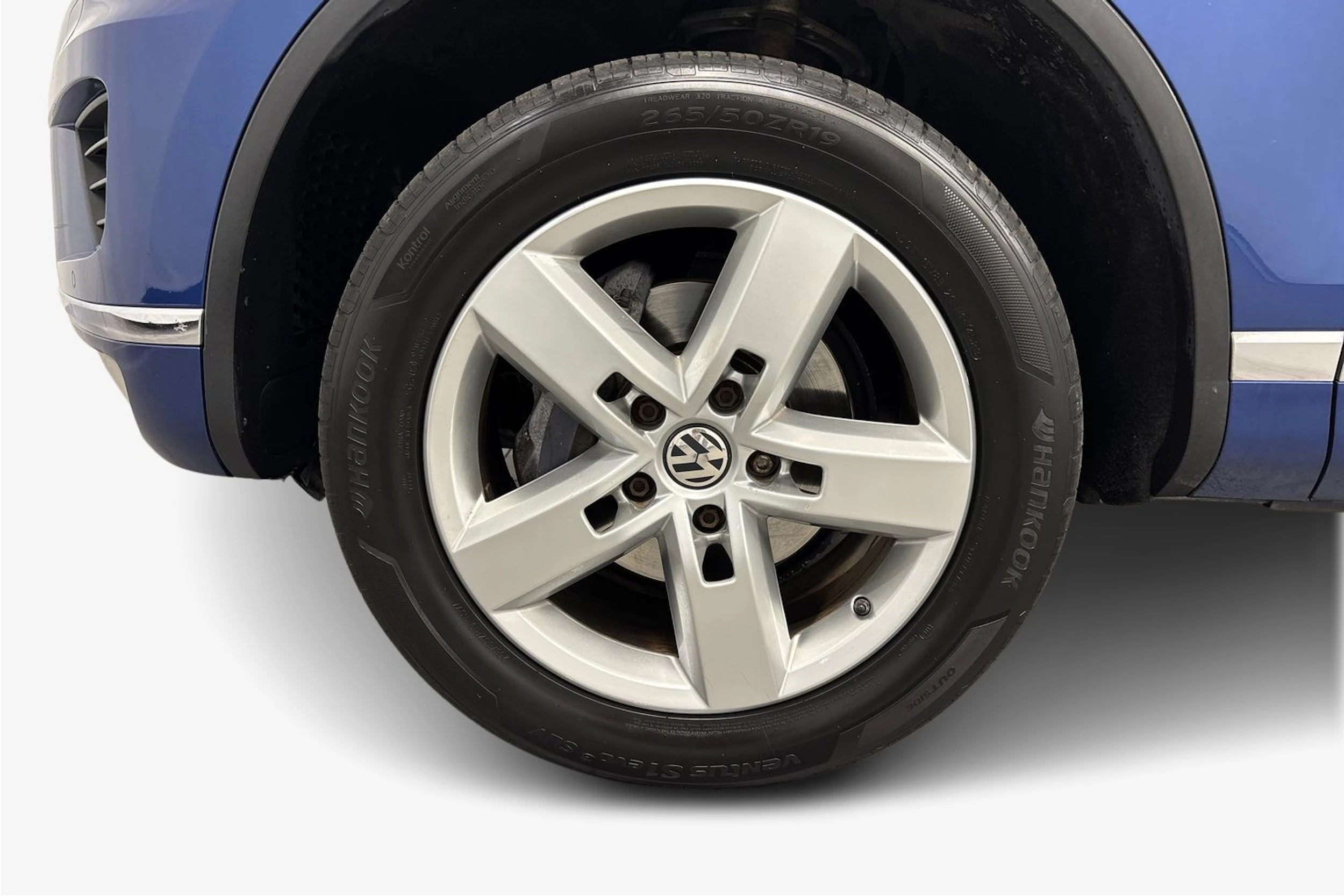 sininen Volkswagen Touareg 2015 kuva 9.
