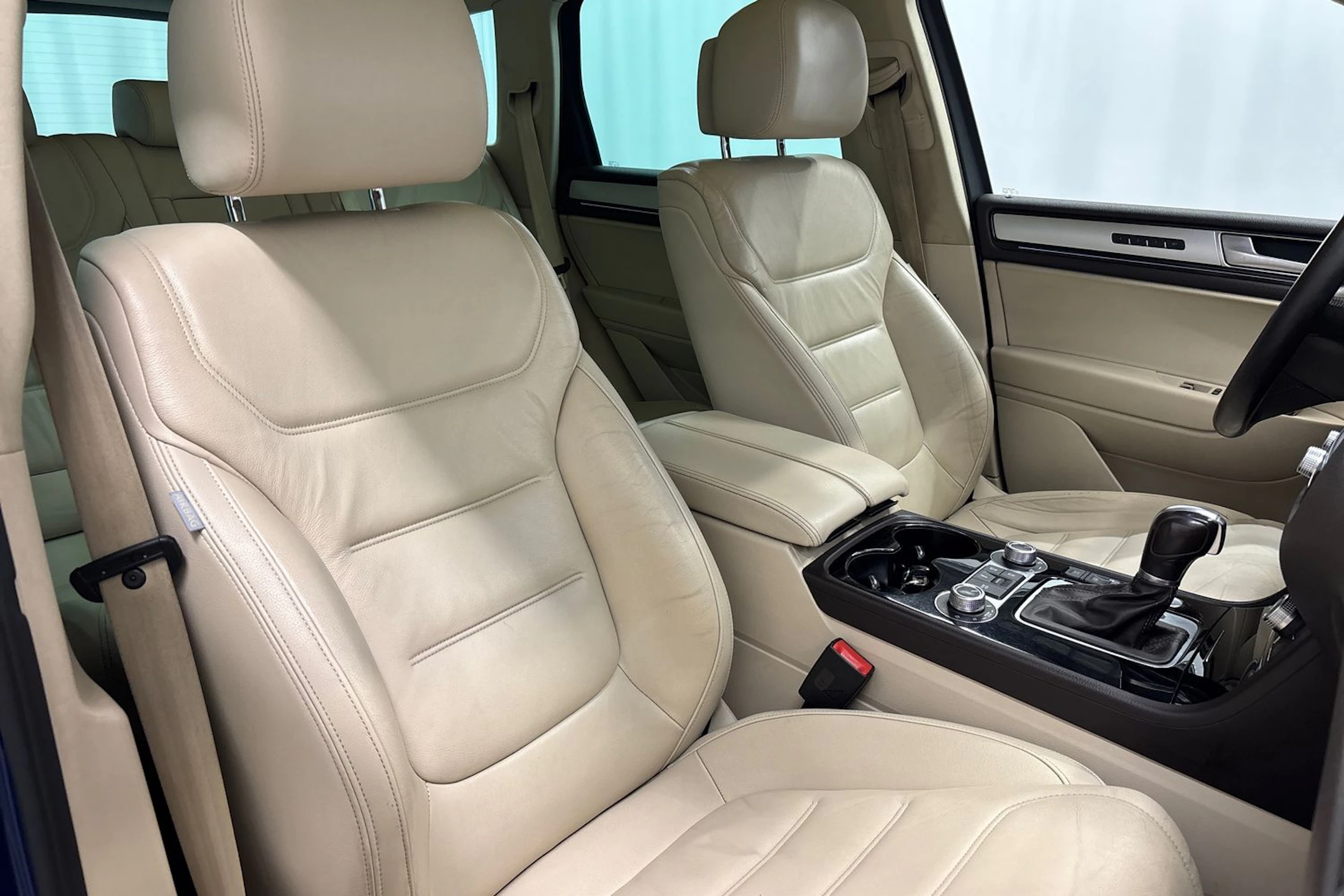 sininen Volkswagen Touareg 2015 kuva 11.