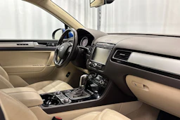 sininen Volkswagen Touareg 2015 kuva 12.