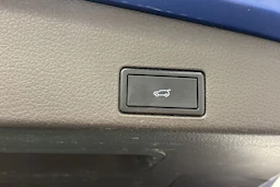 sininen Volkswagen Touareg 2015 kuva 14.