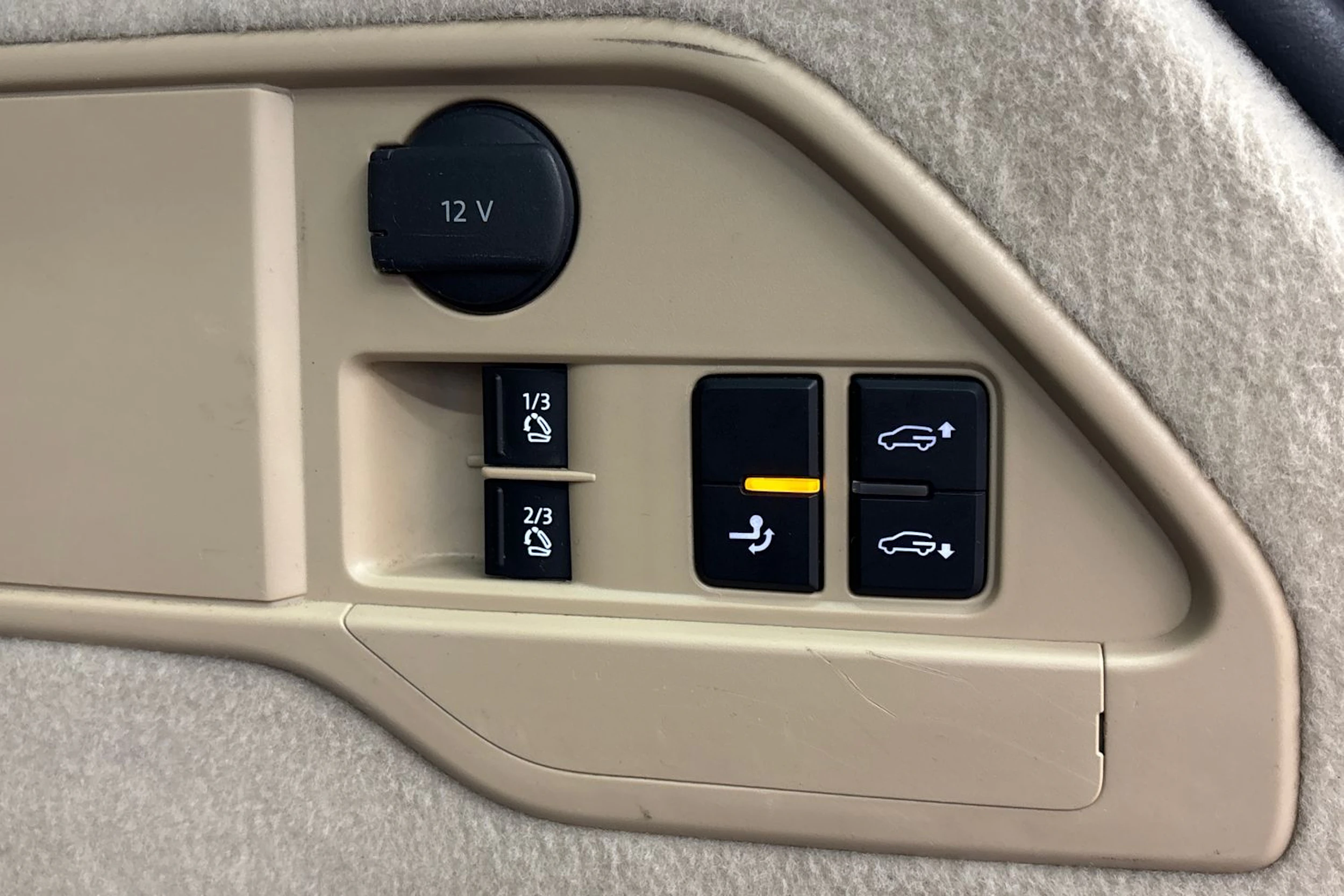 sininen Volkswagen Touareg 2015 kuva 16.