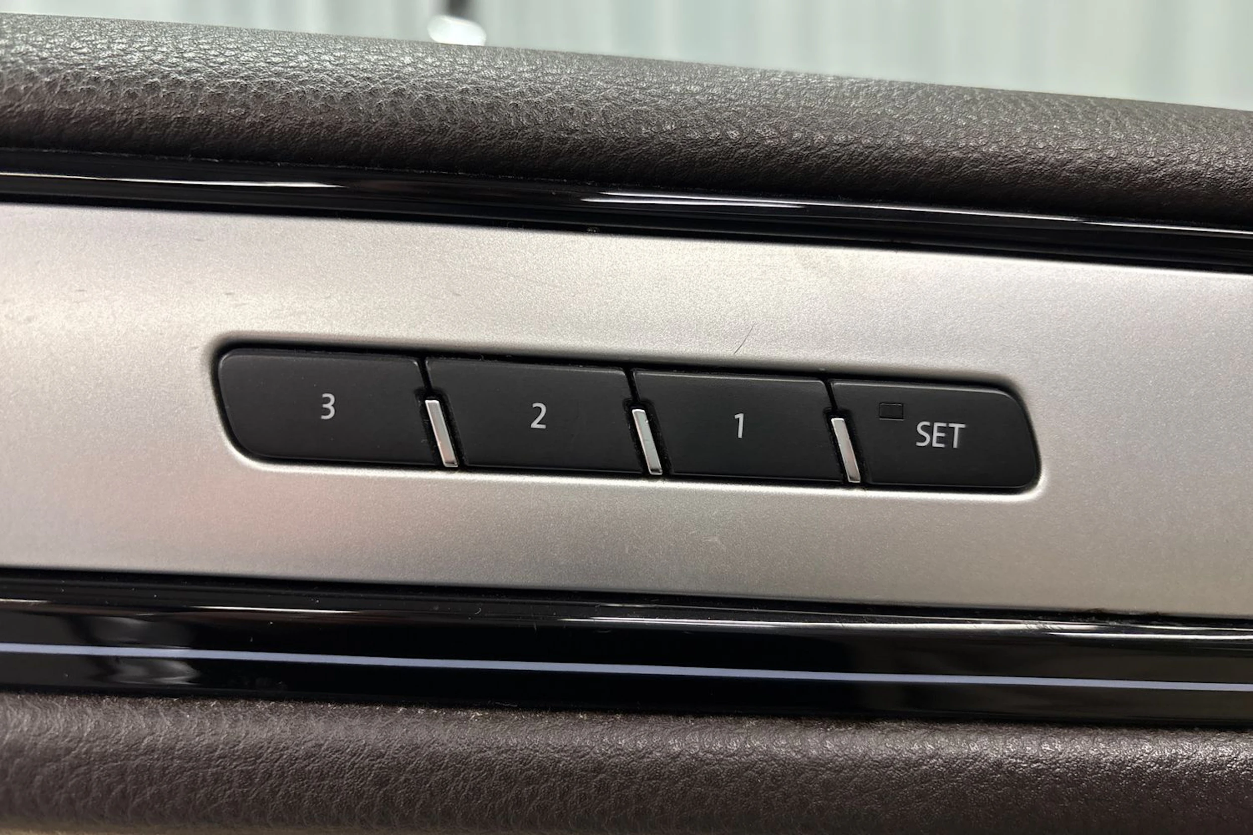 sininen Volkswagen Touareg 2015 kuva 17.