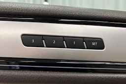 sininen Volkswagen Touareg 2015 kuva 17.