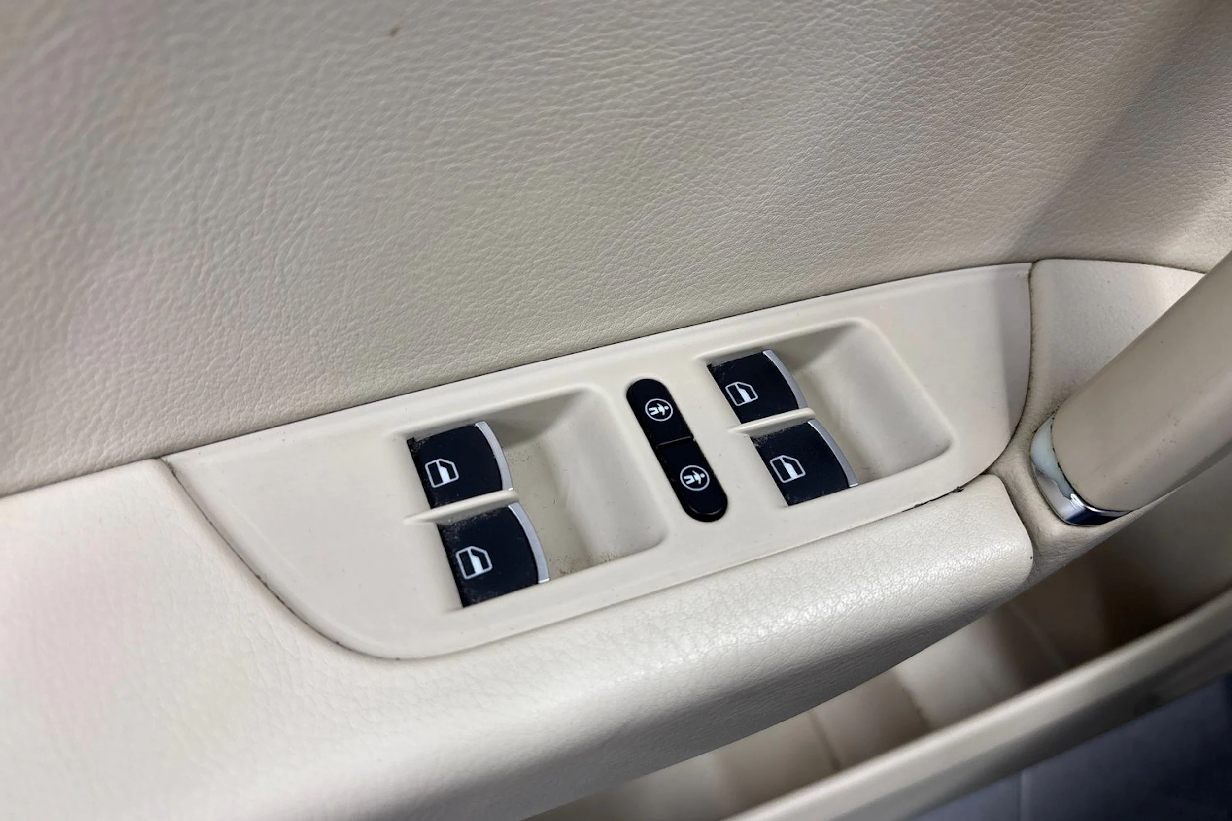 sininen Volkswagen Touareg 2015 kuva 18.