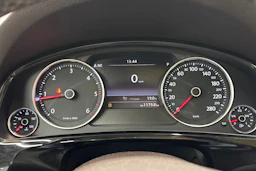 sininen Volkswagen Touareg 2015 kuva 19.