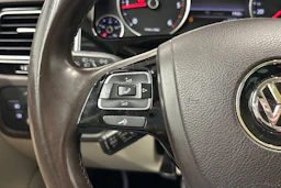 sininen Volkswagen Touareg 2015 kuva 20.