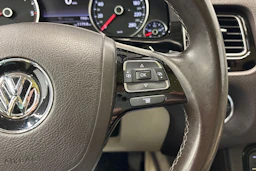 sininen Volkswagen Touareg 2015 kuva 21.