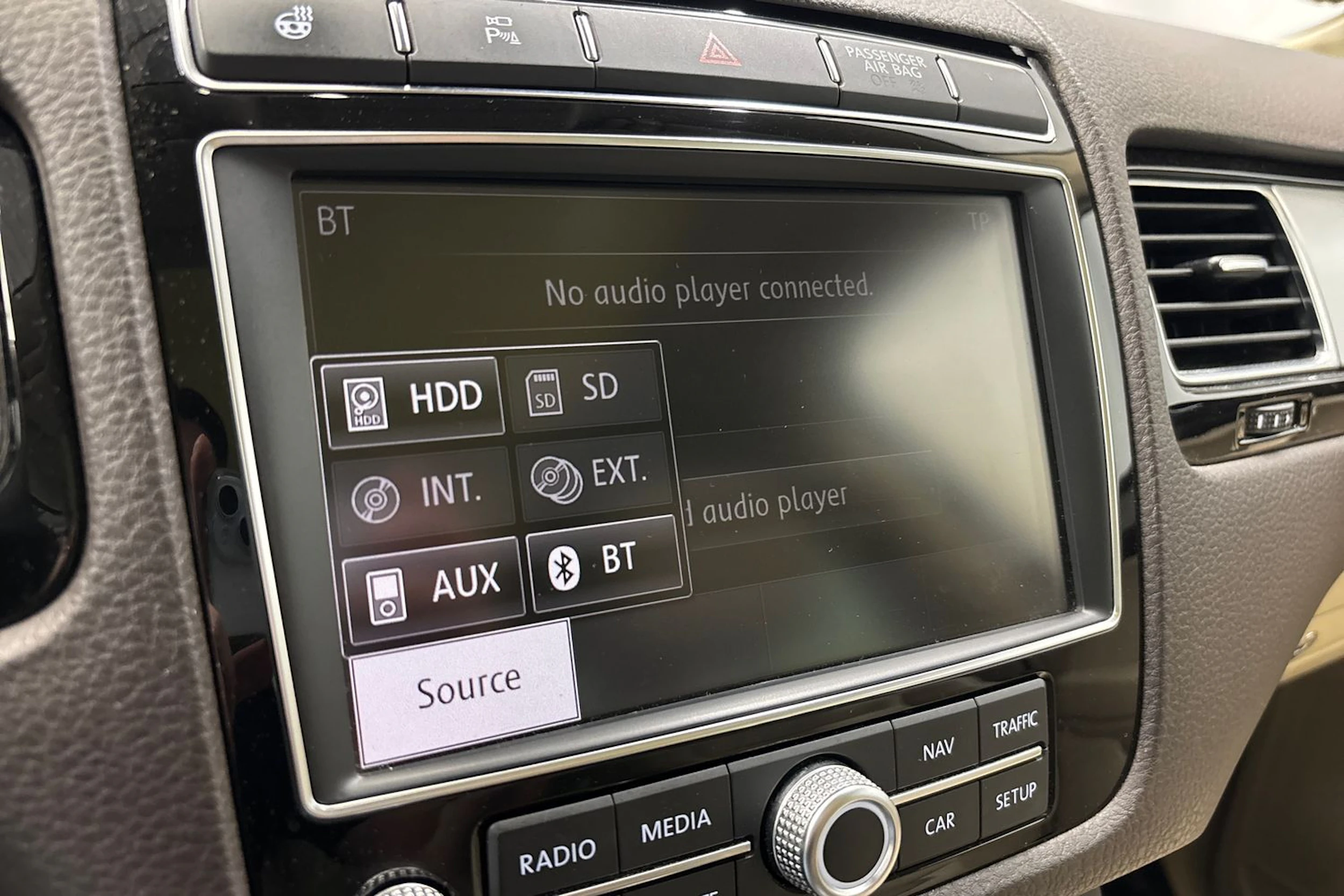 sininen Volkswagen Touareg 2015 kuva 22.