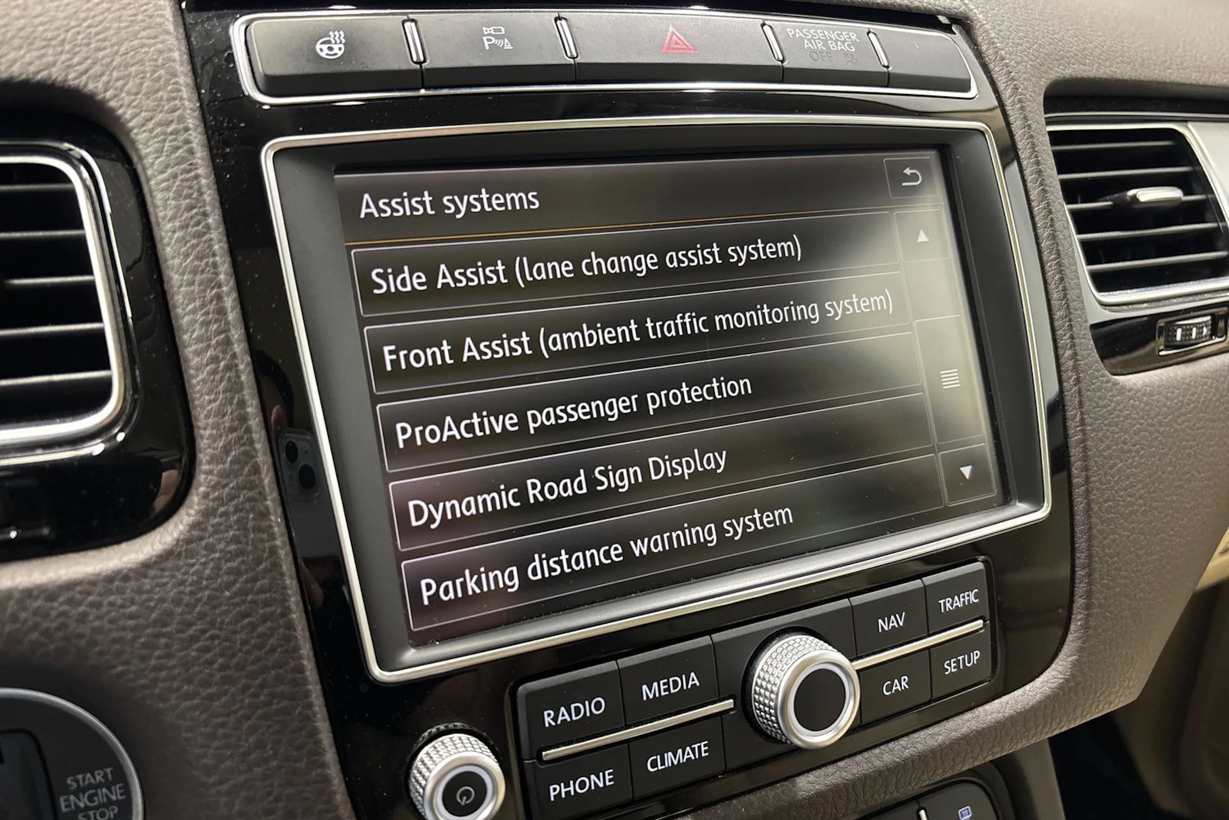 sininen Volkswagen Touareg 2015 kuva 25.