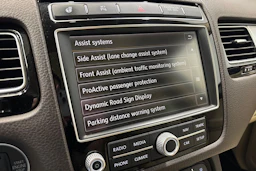sininen Volkswagen Touareg 2015 kuva 25.