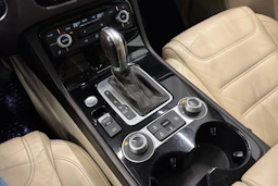 sininen Volkswagen Touareg 2015 kuva 27.