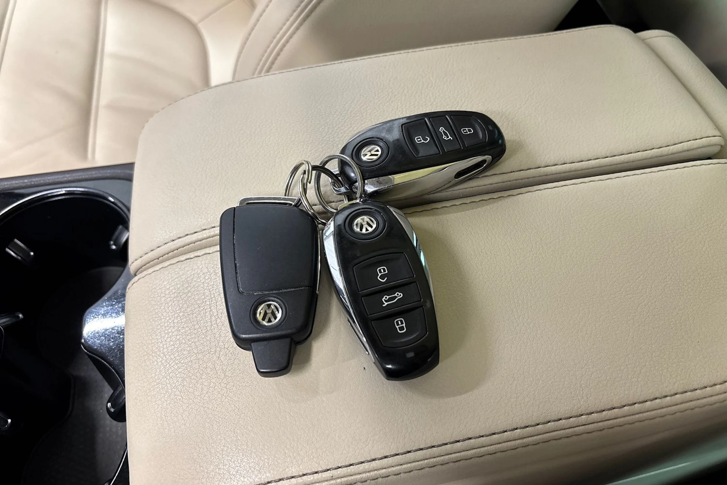 sininen Volkswagen Touareg 2015 kuva 28.