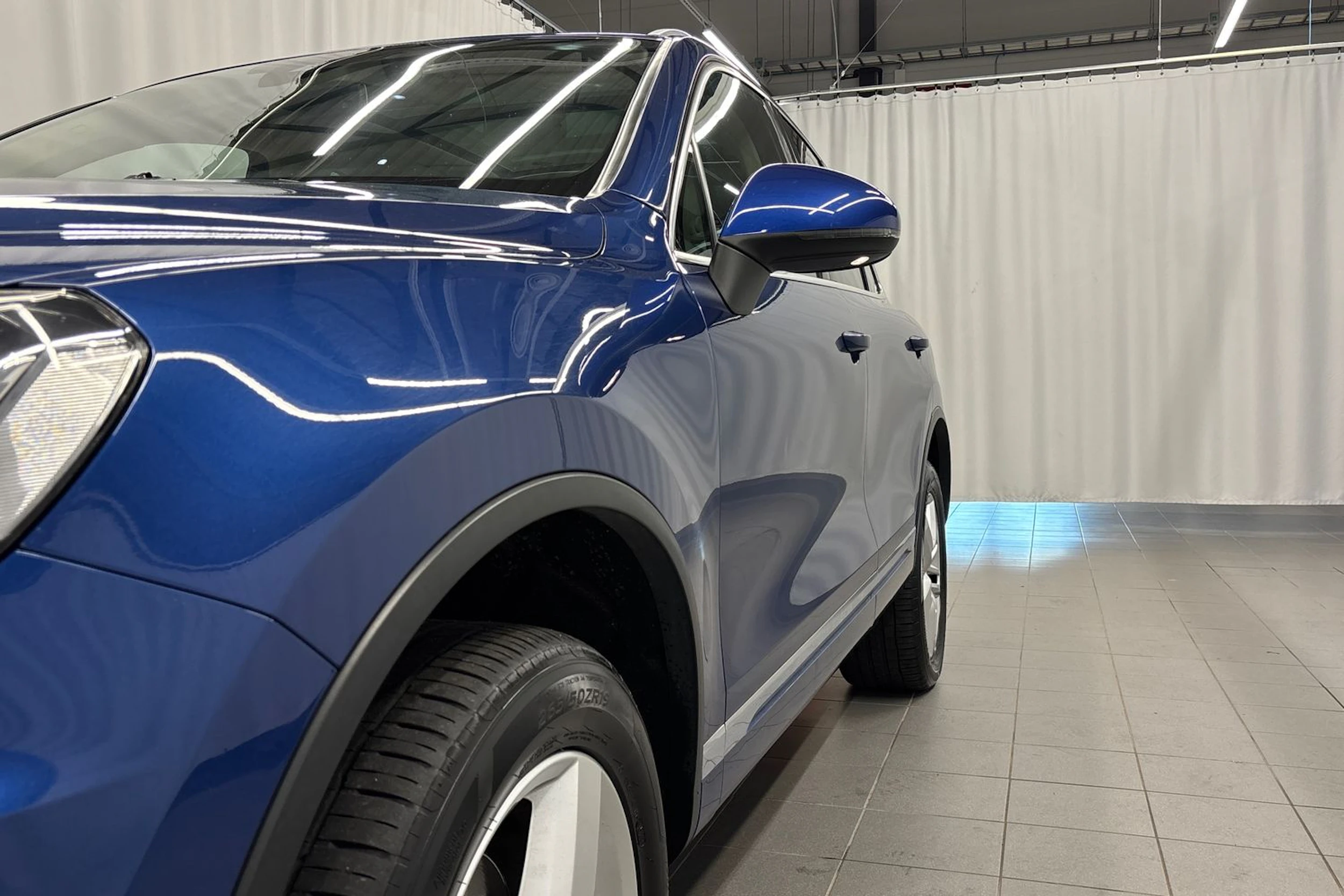 sininen Volkswagen Touareg 2015 kuva 31.