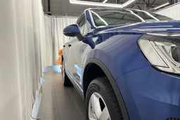 sininen Volkswagen Touareg 2015 kuva 32.