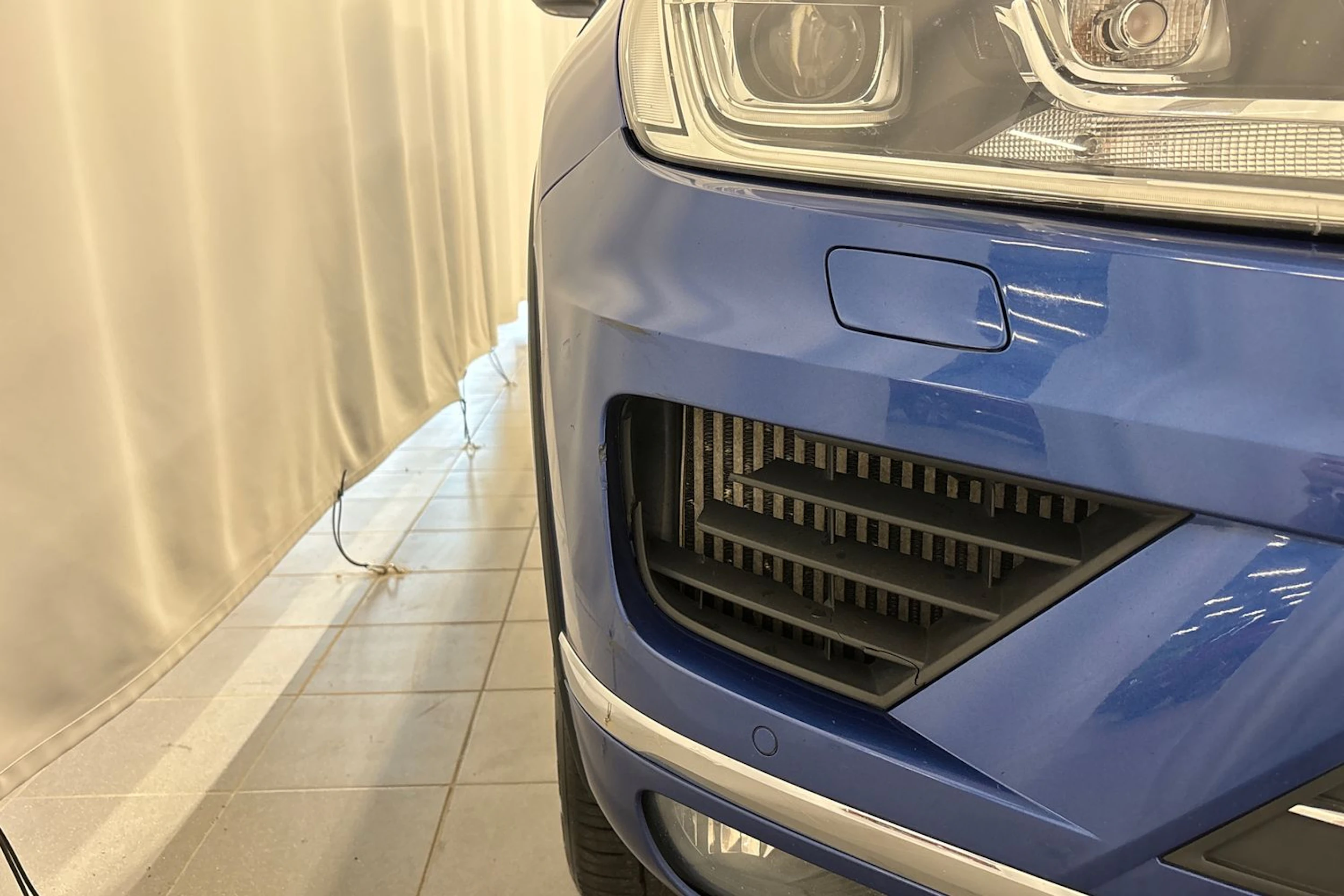 sininen Volkswagen Touareg 2015 kuva 34.