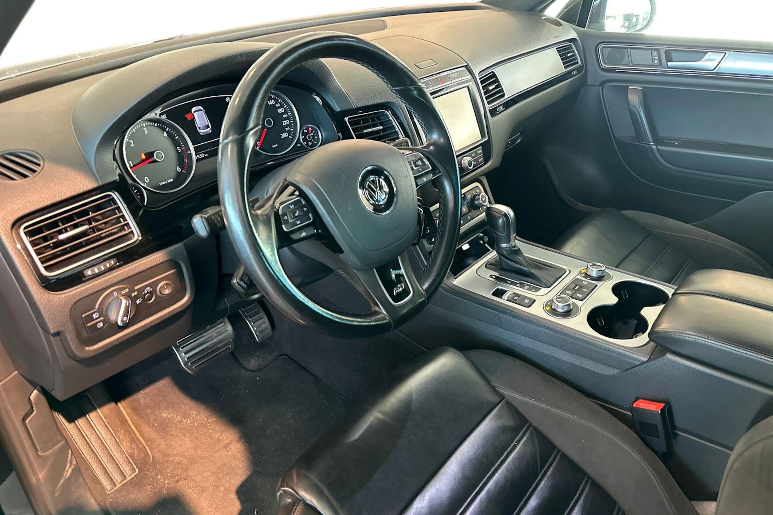 musta Volkswagen Touareg 2015 kuva 3.