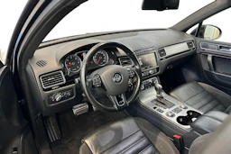 musta Volkswagen Touareg 2015 kuva 6.