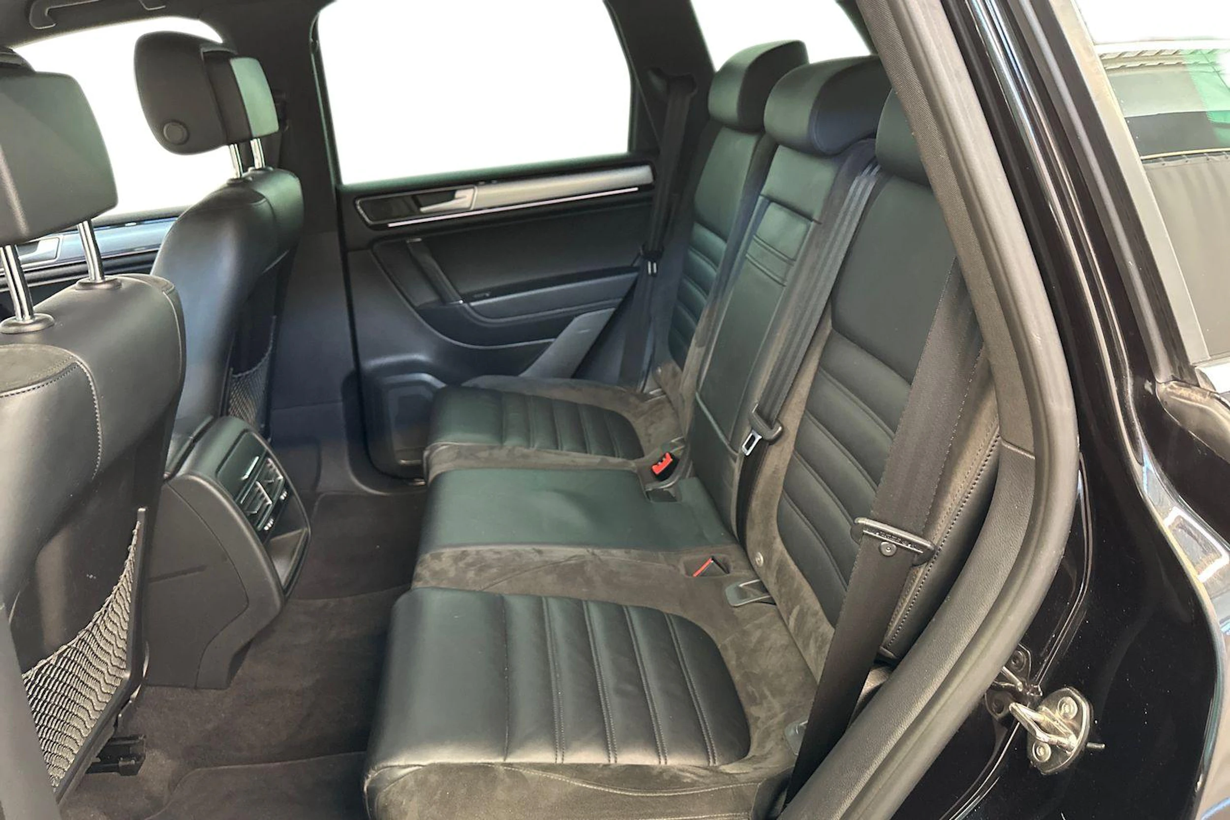 musta Volkswagen Touareg 2015 kuva 8.