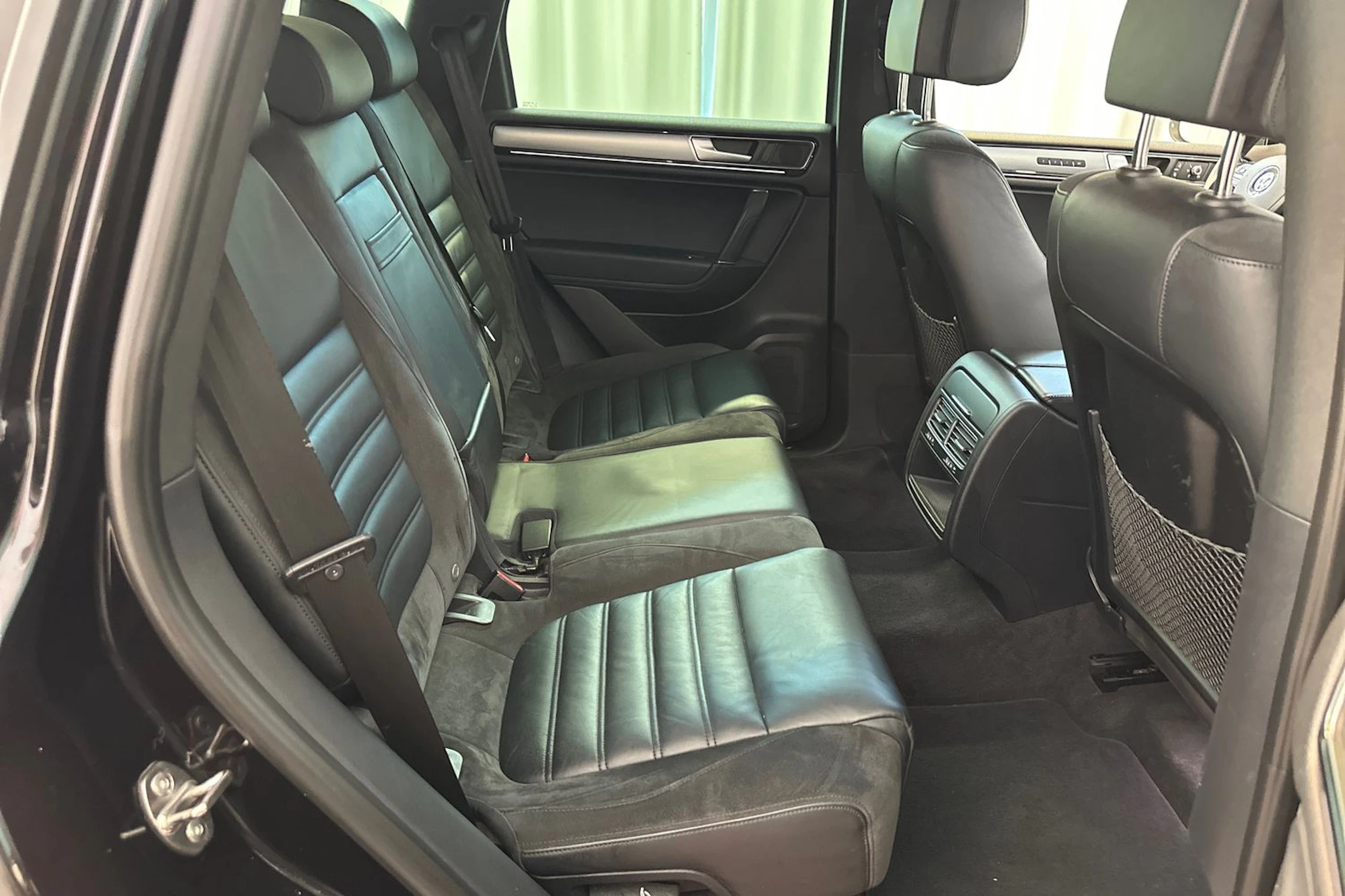 musta Volkswagen Touareg 2015 kuva 11.