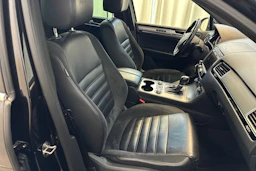 musta Volkswagen Touareg 2015 kuva 12.