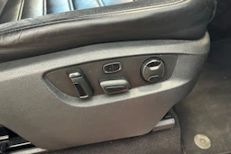 musta Volkswagen Touareg 2015 kuva 13.