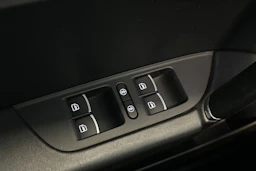 musta Volkswagen Touareg 2015 kuva 16.