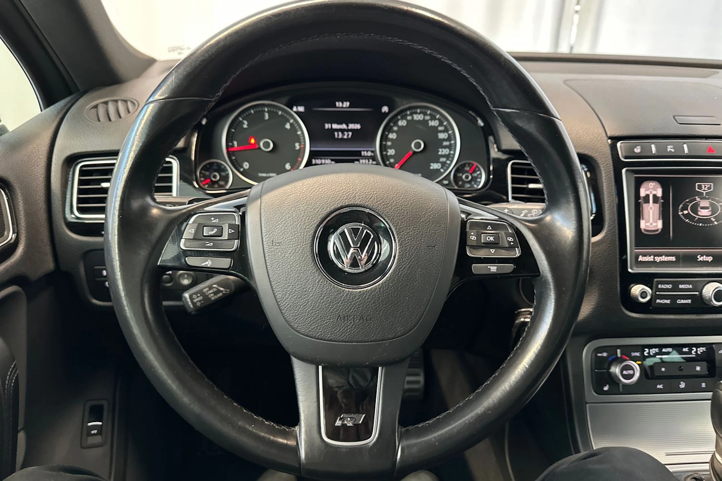 musta Volkswagen Touareg 2015 kuva 18.