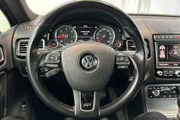 musta Volkswagen Touareg 2015 kuva 18.