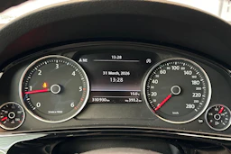 musta Volkswagen Touareg 2015 kuva 22.