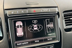 musta Volkswagen Touareg 2015 kuva 23.