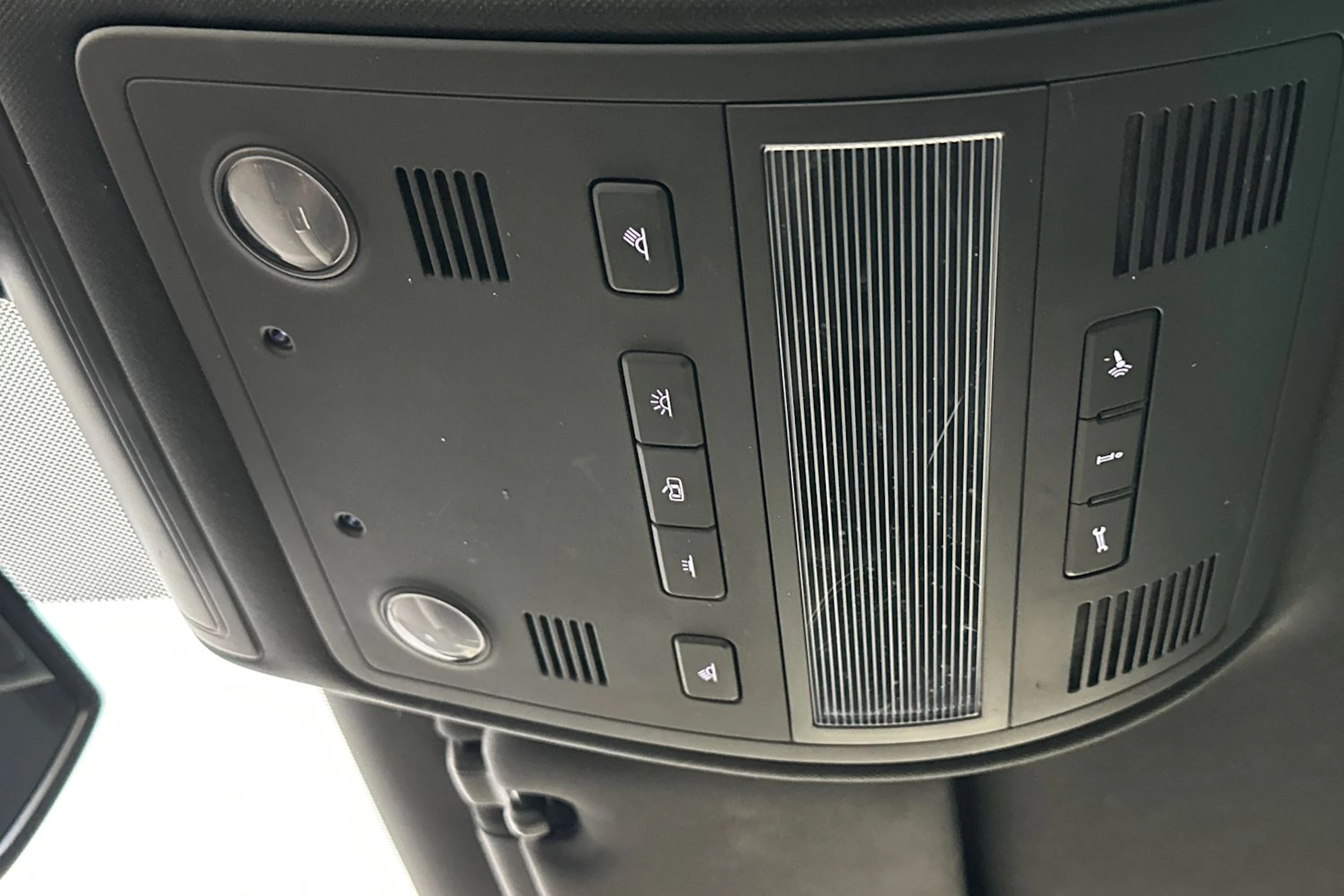 musta Volkswagen Touareg 2015 kuva 29.