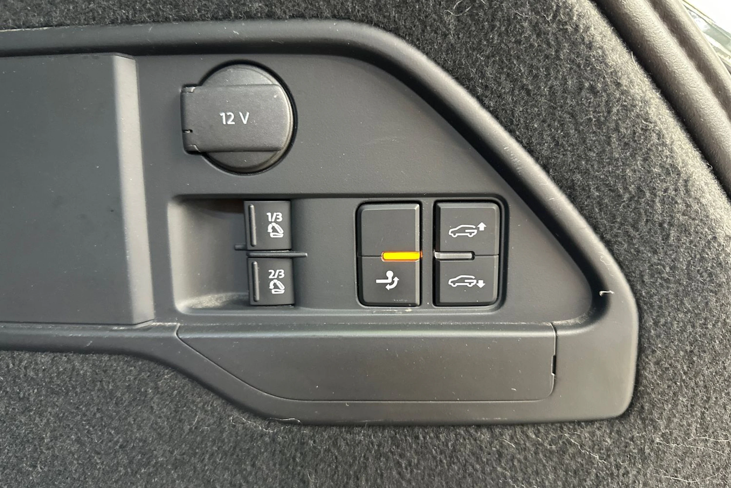 musta Volkswagen Touareg 2015 kuva 31.