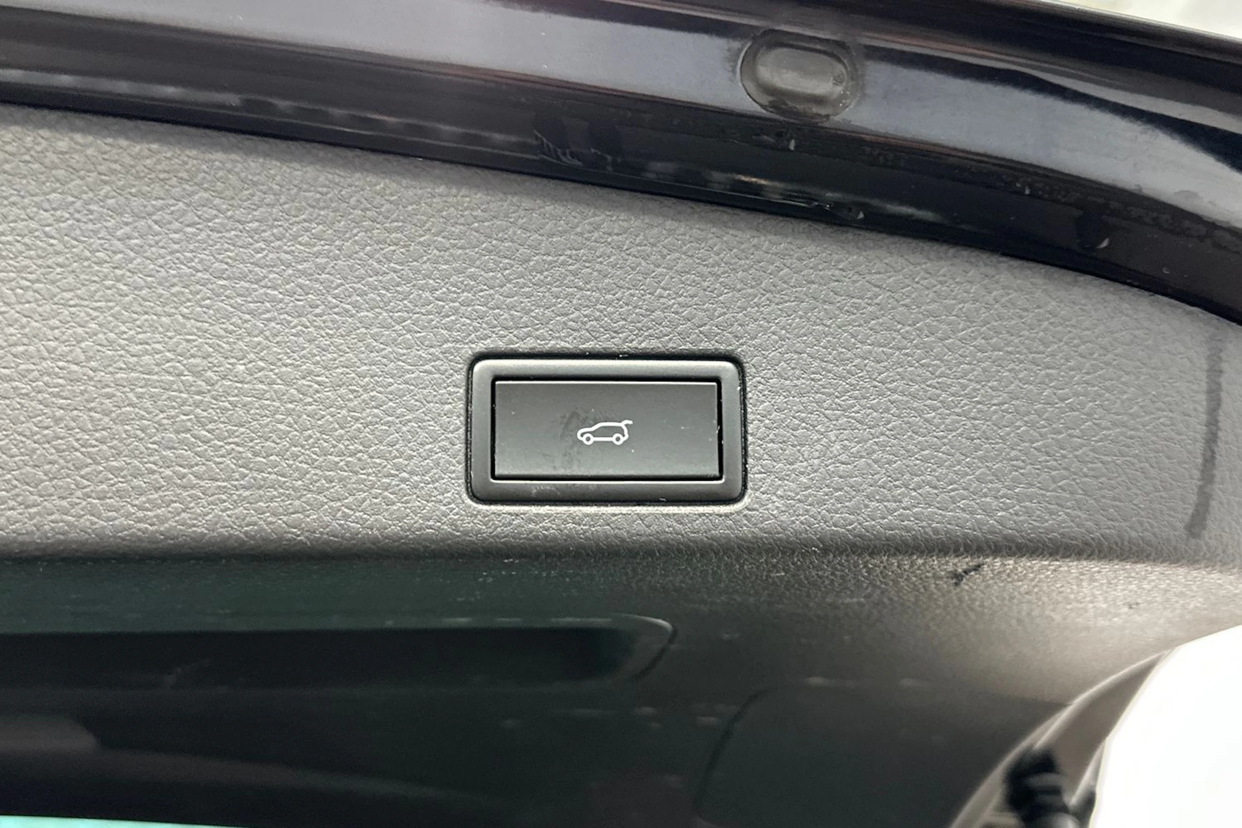 musta Volkswagen Touareg 2015 kuva 32.