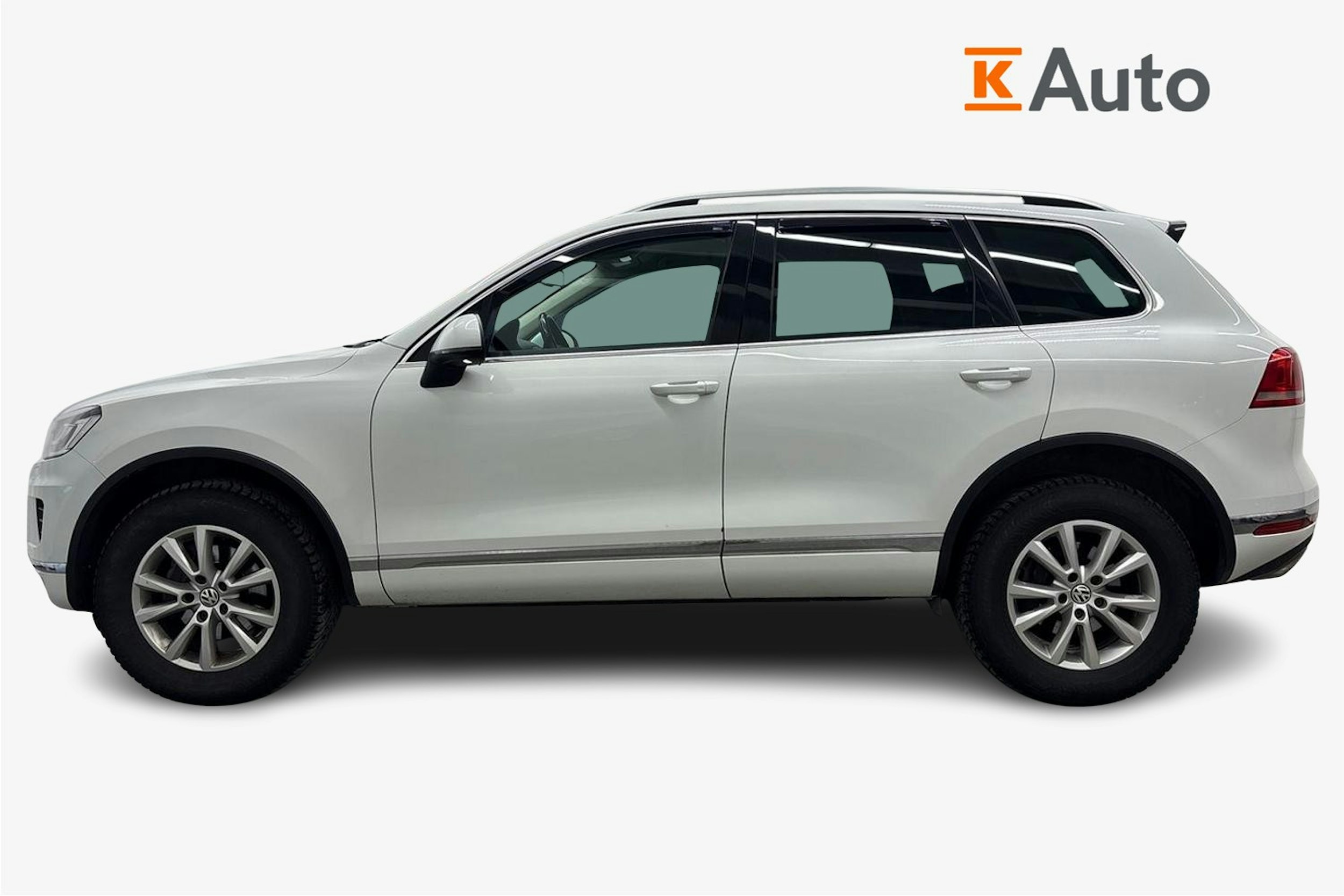 valkoinen Volkswagen Touareg 2016 kuva 6.