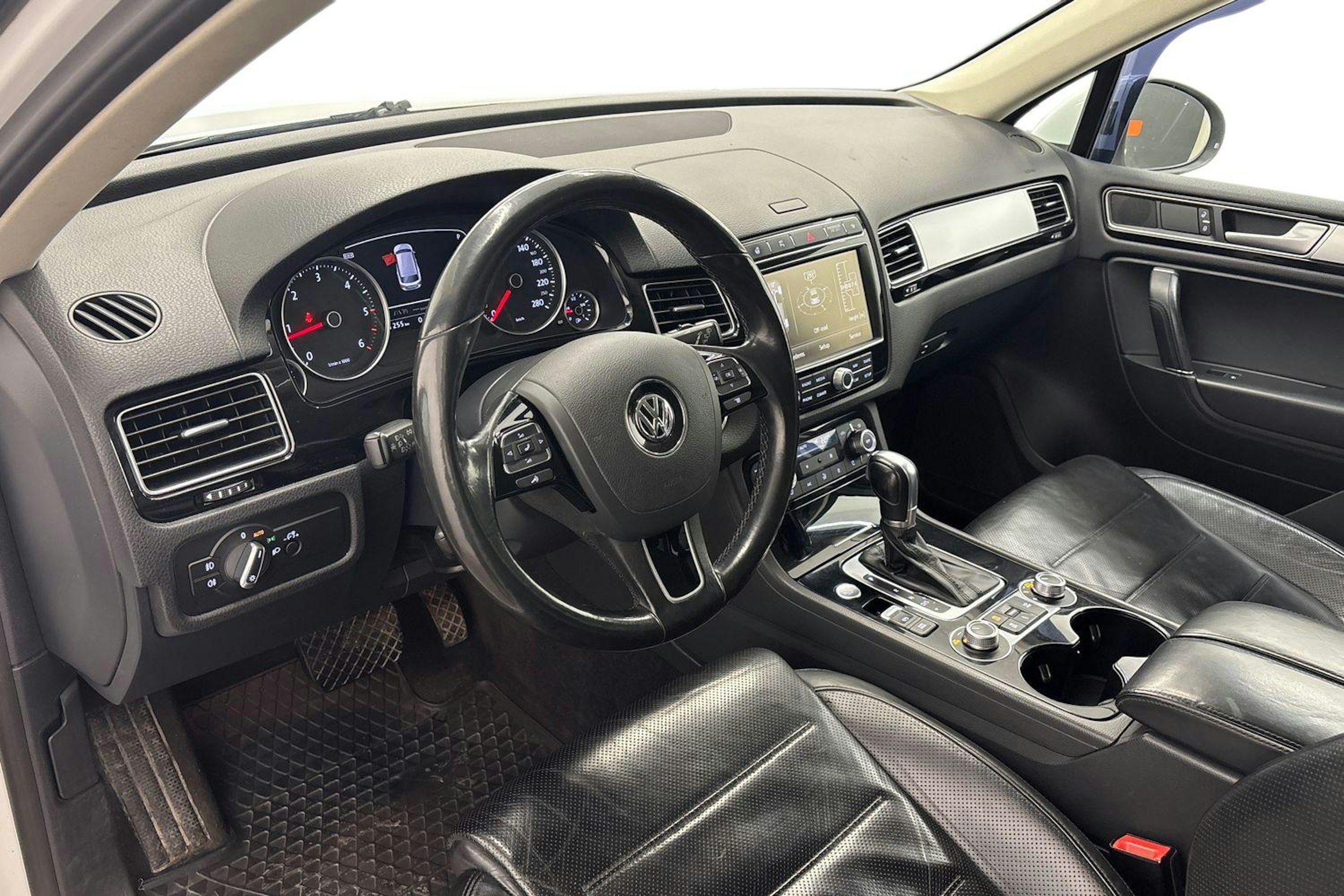 valkoinen Volkswagen Touareg 2016 kuva 7.