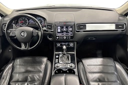 valkoinen Volkswagen Touareg 2016 kuva 9.