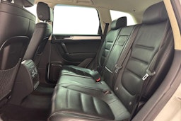 valkoinen Volkswagen Touareg 2016 kuva 10.