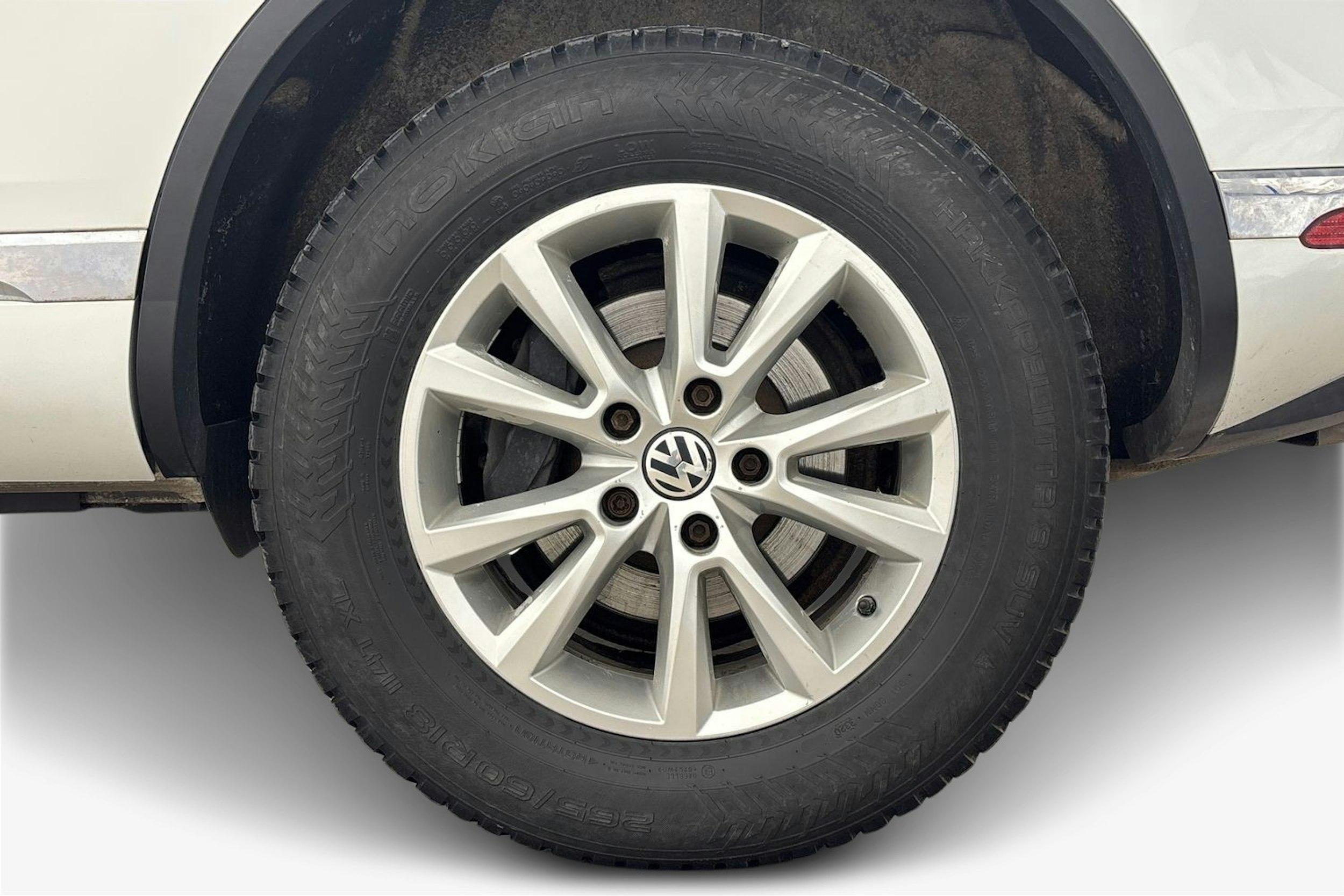 valkoinen Volkswagen Touareg 2016 kuva 11.