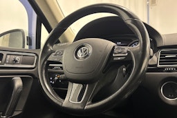 valkoinen Volkswagen Touareg 2016 kuva 17.