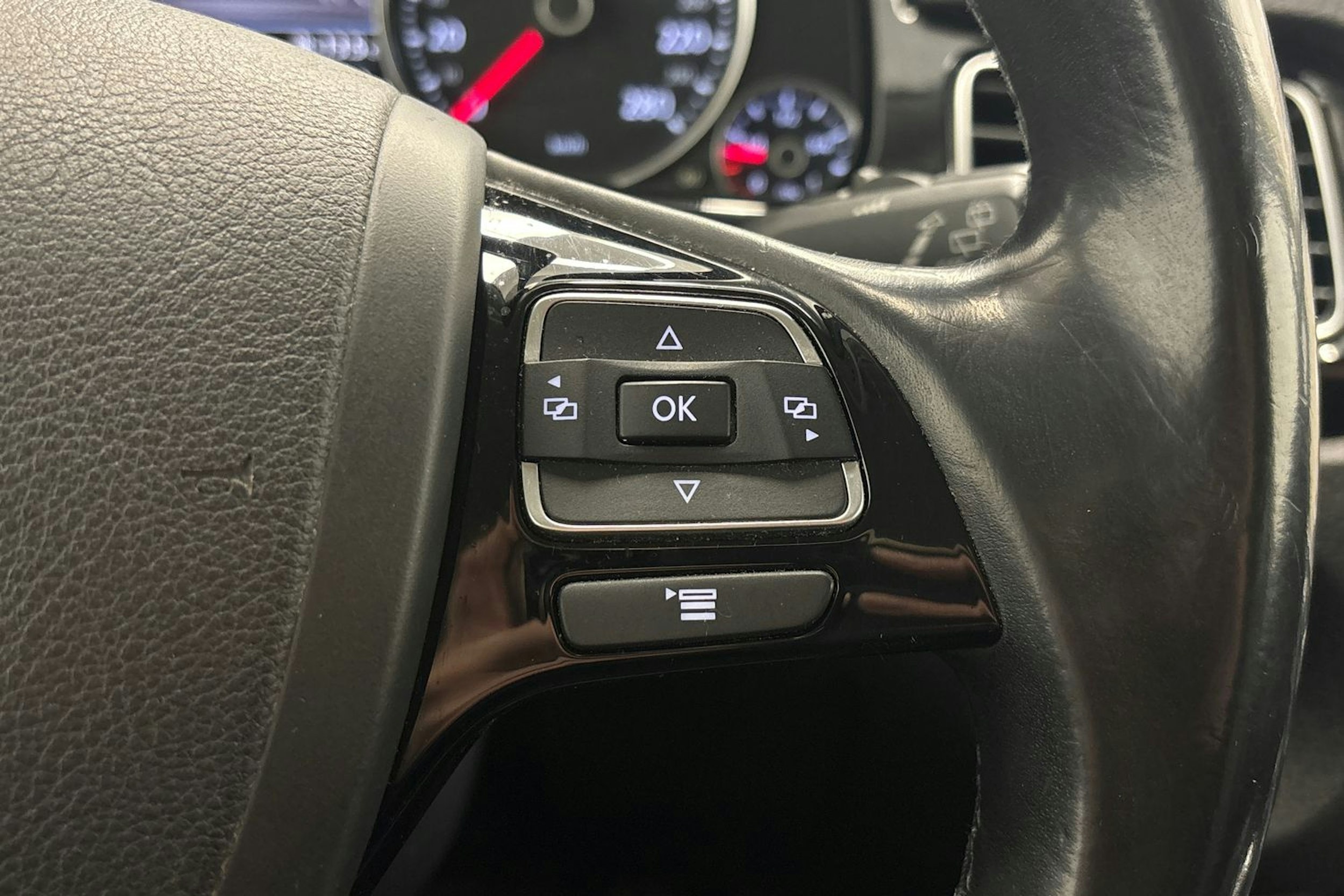 valkoinen Volkswagen Touareg 2016 kuva 19.