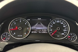 valkoinen Volkswagen Touareg 2016 kuva 21.