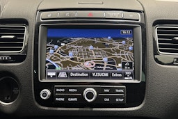 valkoinen Volkswagen Touareg 2016 kuva 23.