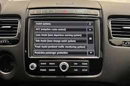 valkoinen Volkswagen Touareg 2016 kuva 24.