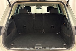 valkoinen Volkswagen Touareg 2016 kuva 28.