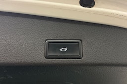 valkoinen Volkswagen Touareg 2016 kuva 29.