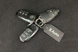 valkoinen Volkswagen Touareg 2016 kuva 31.