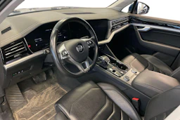 Sininen Volkswagen TOUAREG 2018 kuva 8.